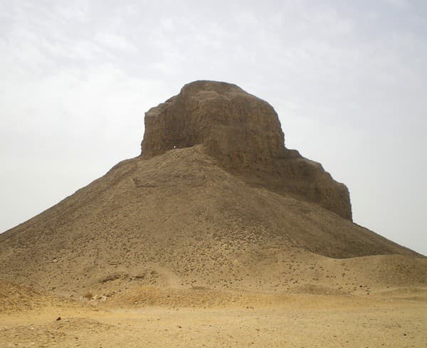 Estado ruinoso actual de la pirámide de Amenemhat III